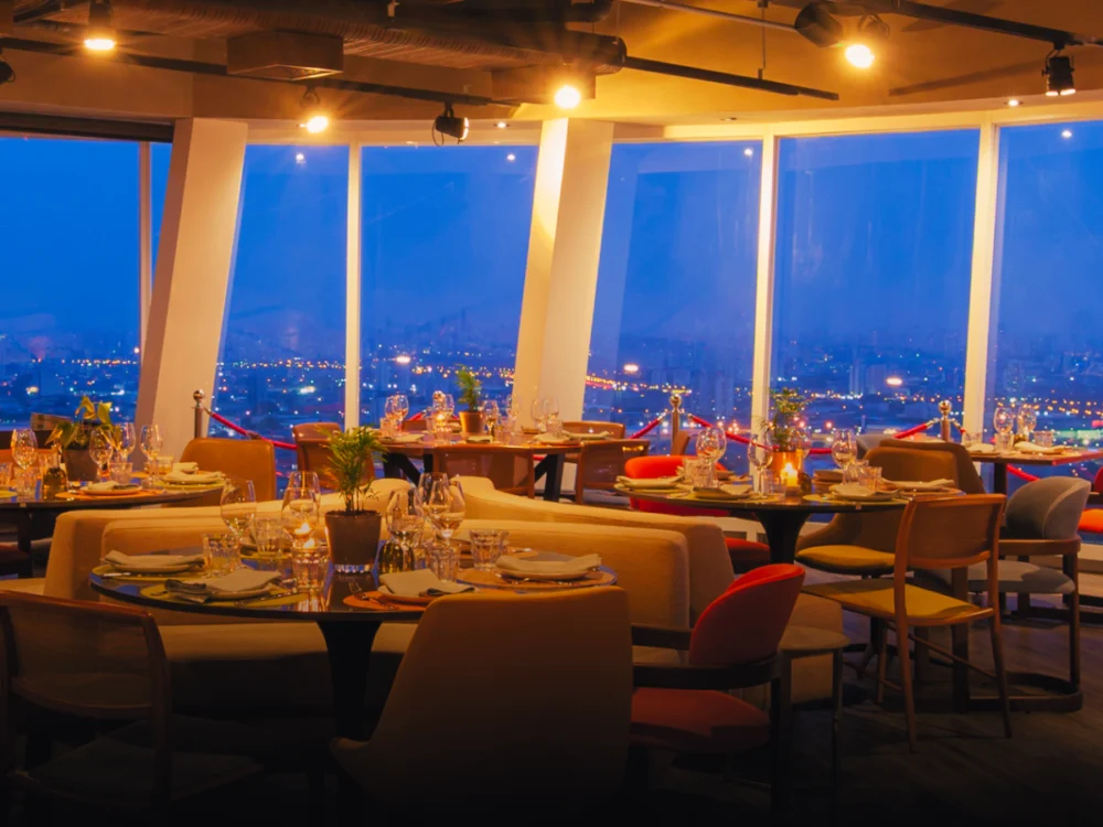 Lassù Restaurante Giratório | Rooftop Club